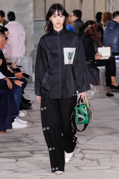 Look 29